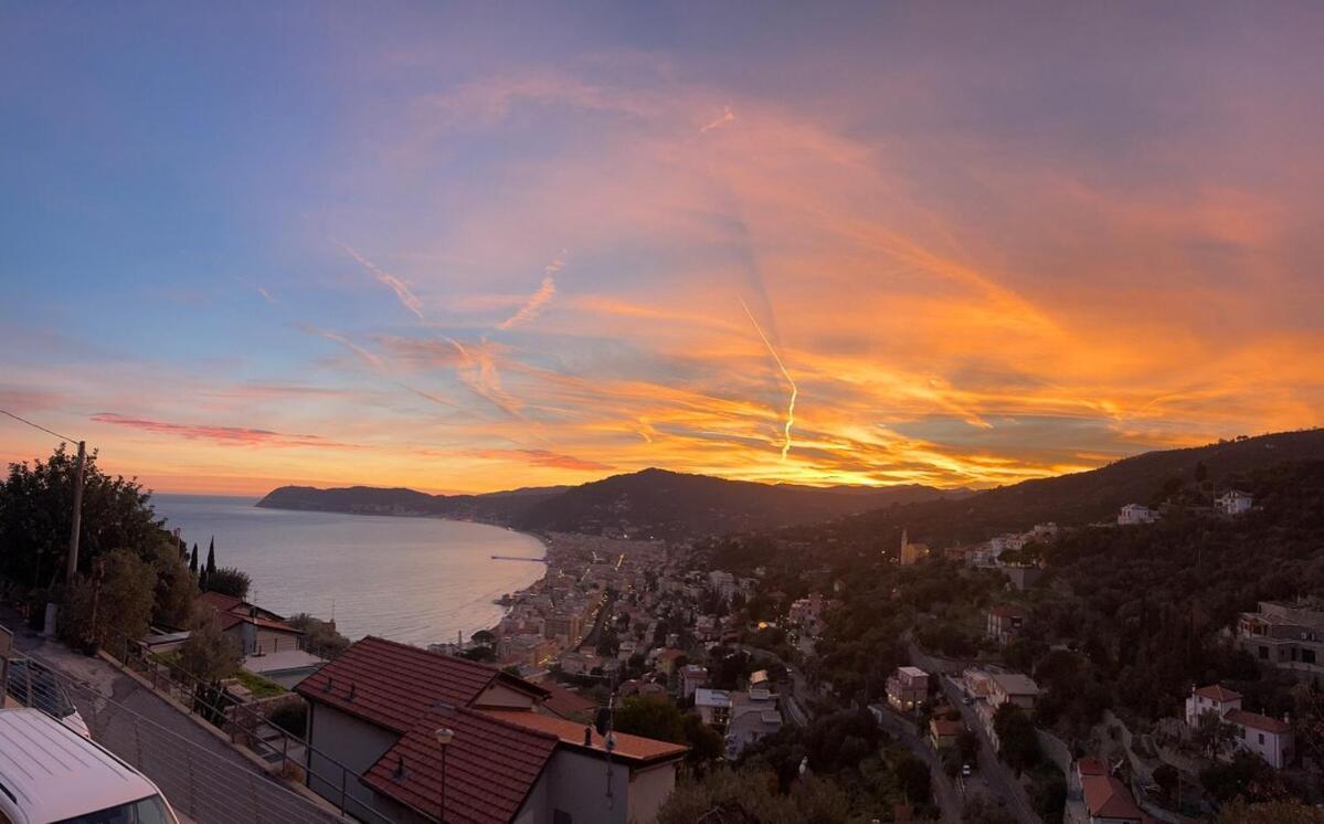 Villalino Tre Palme, Pool, 2 Schlafzimmer, 2 Baeder, Pool, Terrasse, Outdoor Fitness Appartamento Alassio