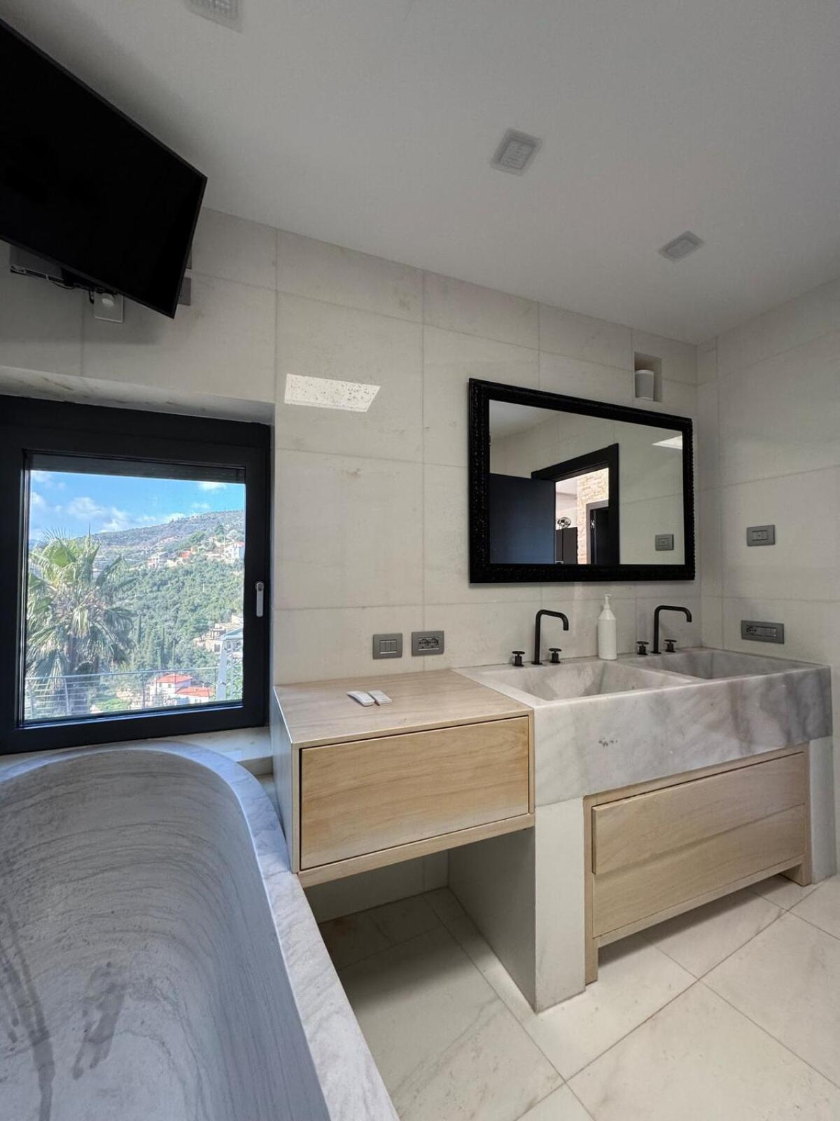Villalino Tre Palme, Pool, 2 Schlafzimmer, 2 Baeder, Pool, Terrasse, Outdoor Fitness *